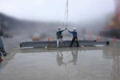 「建設業作業は雨の日も風の日も揺るぎない作業手順と安全ルールの遵守の連続」